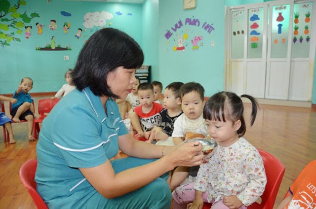 Đề xuất chế độ làm việc giáo viên mầm non: hiệu trưởng phải dạy trẻ, giáo viên không kiêm quá 2 nhiệm vụ,...- Ảnh 1.