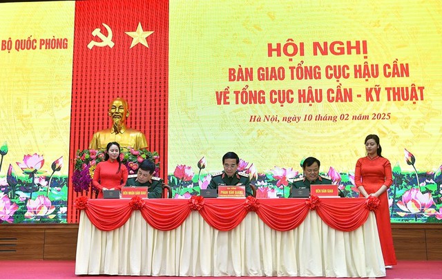 Bộ Quốc phòng bàn giao Tổng cục Hậu cần về Tổng cục Hậu cần - Kỹ thuật- Ảnh 3.