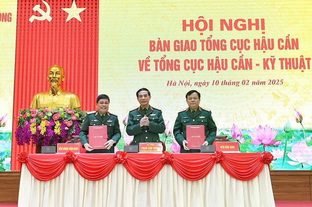 Bộ Quốc phòng bàn giao Tổng cục Hậu cần về Tổng cục Hậu cần - Kỹ thuật- Ảnh 4.