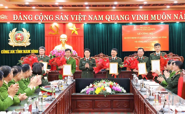 55 cán bộ lãnh đạo, chỉ huy xung phong bố trí chức vụ thấp hơn; 13 Trưởng, Phó phòng Công an tỉnh xin nghỉ hưu trước tuổi- Ảnh 3.