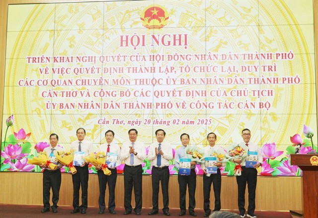 Chủ tịch UBND TP Cần Thơ bổ nhiệm lãnh đạo các Sở sau hợp nhất- Ảnh 1.