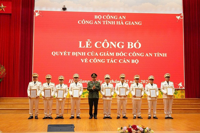 9 Phó Trưởng Công an huyện xung phong về Công an xã; 14 lãnh đạo phòng xin nghỉ hưu sớm- Ảnh 2.