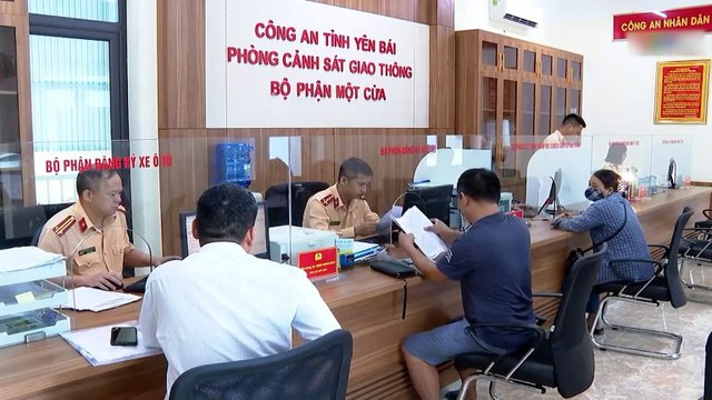 Phân cấp tiếp nhận, giải quyết thủ tục hành chính, dịch vụ công trực tuyến khi không thực hiện Công an cấp huyện- Ảnh 2.