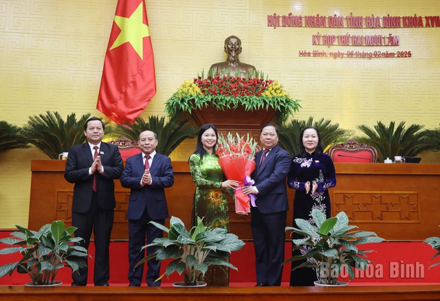 Nữ Trưởng Ban Tổ chức được bầu giữ chức Phó Bí thư Tỉnh ủy, Chủ tịch HĐND tỉnh- Ảnh 1.