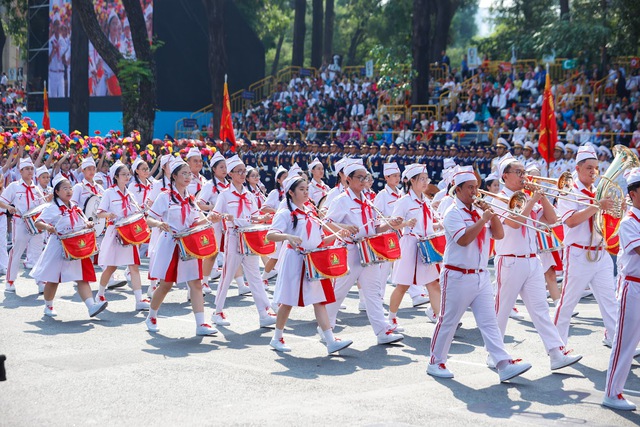 TOÀN CẢNH LỄ DIỄU BINH, DIỄU HÀNH KỶ NIỆM 50 NGÀY GIẢI PHÓNG MIỀN NAM, THỐNG NHẤT ĐẤT NƯỚC: HÀO HÙNG ĐI GIỮA LÒNG NHÂN DÂN- Ảnh 73.