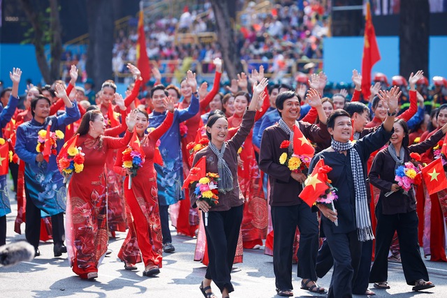 TOÀN CẢNH LỄ DIỄU BINH, DIỄU HÀNH KỶ NIỆM 50 NGÀY GIẢI PHÓNG MIỀN NAM, THỐNG NHẤT ĐẤT NƯỚC: HÀO HÙNG ĐI GIỮA LÒNG NHÂN DÂN- Ảnh 78.
