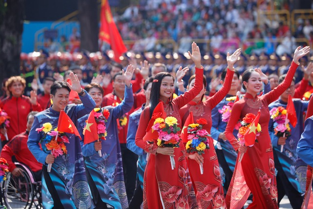 TOÀN CẢNH LỄ DIỄU BINH, DIỄU HÀNH KỶ NIỆM 50 NGÀY GIẢI PHÓNG MIỀN NAM, THỐNG NHẤT ĐẤT NƯỚC: HÀO HÙNG ĐI GIỮA LÒNG NHÂN DÂN- Ảnh 79.