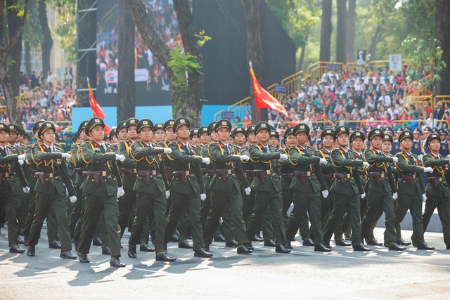TOÀN CẢNH LỄ DIỄU BINH, DIỄU HÀNH KỶ NIỆM 50 NGÀY GIẢI PHÓNG MIỀN NAM, THỐNG NHẤT ĐẤT NƯỚC: HÀO HÙNG ĐI GIỮA LÒNG NHÂN DÂN- Ảnh 49.