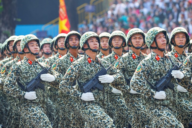 TOÀN CẢNH LỄ DIỄU BINH, DIỄU HÀNH KỶ NIỆM 50 NGÀY GIẢI PHÓNG MIỀN NAM, THỐNG NHẤT ĐẤT NƯỚC: HÀO HÙNG ĐI GIỮA LÒNG NHÂN DÂN- Ảnh 31.