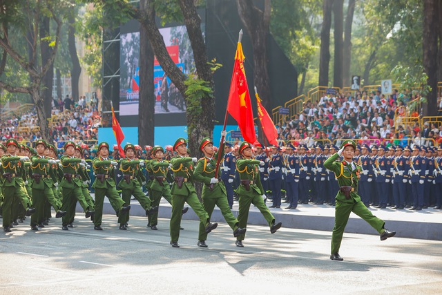 TOÀN CẢNH LỄ DIỄU BINH, DIỄU HÀNH KỶ NIỆM 50 NGÀY GIẢI PHÓNG MIỀN NAM, THỐNG NHẤT ĐẤT NƯỚC: HÀO HÙNG ĐI GIỮA LÒNG NHÂN DÂN- Ảnh 50.