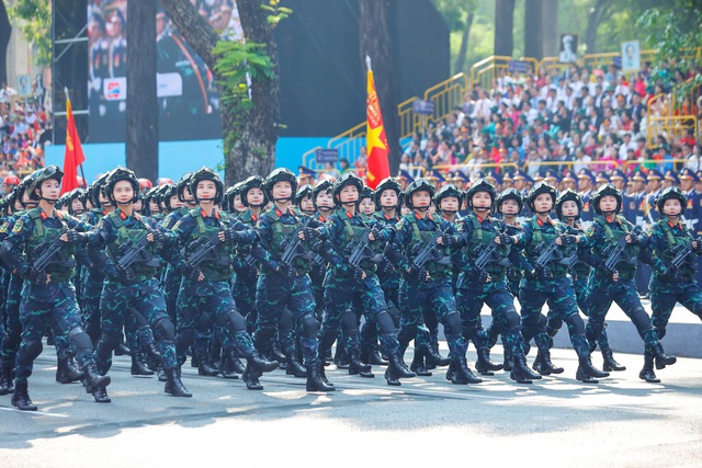 TOÀN CẢNH LỄ DIỄU BINH, DIỄU HÀNH KỶ NIỆM 50 NGÀY GIẢI PHÓNG MIỀN NAM, THỐNG NHẤT ĐẤT NƯỚC: HÀO HÙNG ĐI GIỮA LÒNG NHÂN DÂN- Ảnh 32.