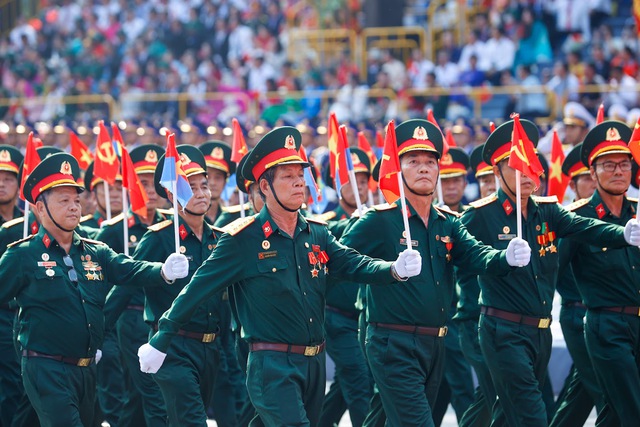TOÀN CẢNH LỄ DIỄU BINH, DIỄU HÀNH KỶ NIỆM 50 NGÀY GIẢI PHÓNG MIỀN NAM, THỐNG NHẤT ĐẤT NƯỚC: HÀO HÙNG ĐI GIỮA LÒNG NHÂN DÂN- Ảnh 66.