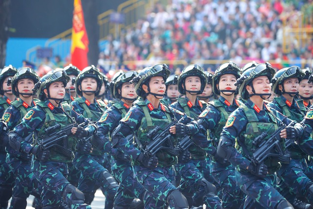 TOÀN CẢNH LỄ DIỄU BINH, DIỄU HÀNH KỶ NIỆM 50 NGÀY GIẢI PHÓNG MIỀN NAM, THỐNG NHẤT ĐẤT NƯỚC: HÀO HÙNG ĐI GIỮA LÒNG NHÂN DÂN- Ảnh 33.