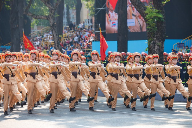 TOÀN CẢNH LỄ DIỄU BINH, DIỄU HÀNH KỶ NIỆM 50 NGÀY GIẢI PHÓNG MIỀN NAM, THỐNG NHẤT ĐẤT NƯỚC: HÀO HÙNG ĐI GIỮA LÒNG NHÂN DÂN- Ảnh 52.
