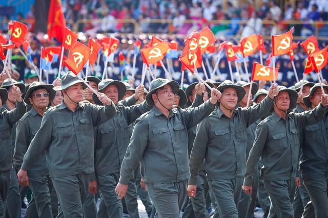 TOÀN CẢNH LỄ DIỄU BINH, DIỄU HÀNH KỶ NIỆM 50 NGÀY GIẢI PHÓNG MIỀN NAM, THỐNG NHẤT ĐẤT NƯỚC: HÀO HÙNG ĐI GIỮA LÒNG NHÂN DÂN- Ảnh 67.