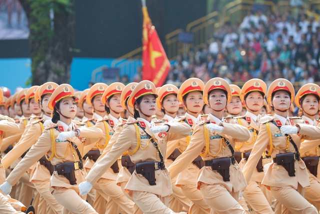 TOÀN CẢNH LỄ DIỄU BINH, DIỄU HÀNH KỶ NIỆM 50 NGÀY GIẢI PHÓNG MIỀN NAM, THỐNG NHẤT ĐẤT NƯỚC: HÀO HÙNG ĐI GIỮA LÒNG NHÂN DÂN- Ảnh 53.