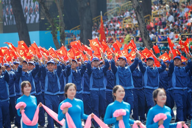 TOÀN CẢNH LỄ DIỄU BINH, DIỄU HÀNH KỶ NIỆM 50 NGÀY GIẢI PHÓNG MIỀN NAM, THỐNG NHẤT ĐẤT NƯỚC: HÀO HÙNG ĐI GIỮA LÒNG NHÂN DÂN- Ảnh 68.