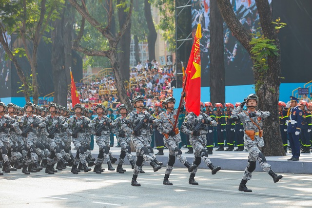 TOÀN CẢNH LỄ DIỄU BINH, DIỄU HÀNH KỶ NIỆM 50 NGÀY GIẢI PHÓNG MIỀN NAM, THỐNG NHẤT ĐẤT NƯỚC: HÀO HÙNG ĐI GIỮA LÒNG NHÂN DÂN- Ảnh 35.