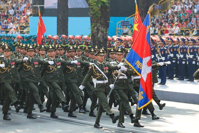 TOÀN CẢNH LỄ DIỄU BINH, DIỄU HÀNH KỶ NIỆM 50 NGÀY GIẢI PHÓNG MIỀN NAM, THỐNG NHẤT ĐẤT NƯỚC: HÀO HÙNG ĐI GIỮA LÒNG NHÂN DÂN- Ảnh 43.