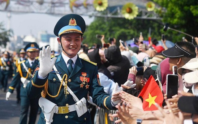 TOÀN CẢNH LỄ DIỄU BINH, DIỄU HÀNH KỶ NIỆM 50 NGÀY GIẢI PHÓNG MIỀN NAM, THỐNG NHẤT ĐẤT NƯỚC: HÀO HÙNG ĐI GIỮA LÒNG NHÂN DÂN- Ảnh 84.