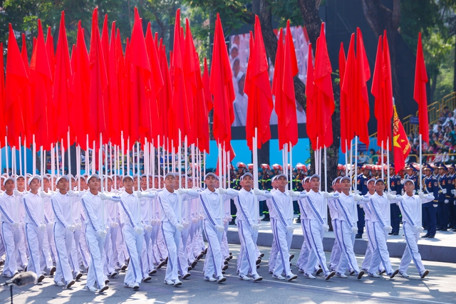 TOÀN CẢNH LỄ DIỄU BINH, DIỄU HÀNH KỶ NIỆM 50 NGÀY GIẢI PHÓNG MIỀN NAM, THỐNG NHẤT ĐẤT NƯỚC: HÀO HÙNG ĐI GIỮA LÒNG NHÂN DÂN- Ảnh 62.
