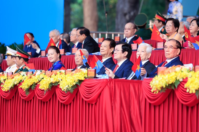 TOÀN CẢNH LỄ DIỄU BINH, DIỄU HÀNH KỶ NIỆM 50 NGÀY GIẢI PHÓNG MIỀN NAM, THỐNG NHẤT ĐẤT NƯỚC: HÀO HÙNG ĐI GIỮA LÒNG NHÂN DÂN- Ảnh 8.