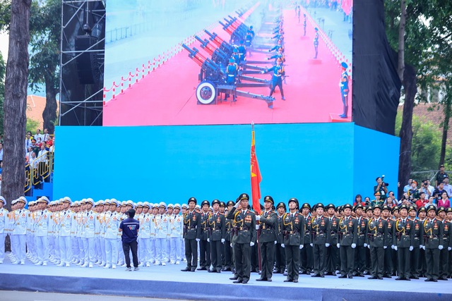 TOÀN CẢNH LỄ DIỄU BINH, DIỄU HÀNH KỶ NIỆM 50 NGÀY GIẢI PHÓNG MIỀN NAM, THỐNG NHẤT ĐẤT NƯỚC: HÀO HÙNG ĐI GIỮA LÒNG NHÂN DÂN- Ảnh 18.