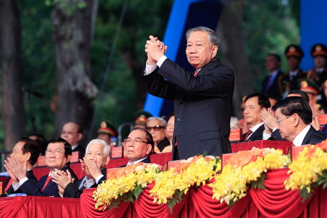 TOÀN CẢNH LỄ DIỄU BINH, DIỄU HÀNH KỶ NIỆM 50 NGÀY GIẢI PHÓNG MIỀN NAM, THỐNG NHẤT ĐẤT NƯỚC: HÀO HÙNG ĐI GIỮA LÒNG NHÂN DÂN- Ảnh 4.