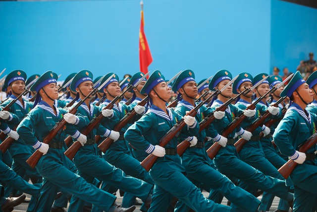 TOÀN CẢNH LỄ DIỄU BINH, DIỄU HÀNH KỶ NIỆM 50 NGÀY GIẢI PHÓNG MIỀN NAM, THỐNG NHẤT ĐẤT NƯỚC: HÀO HÙNG ĐI GIỮA LÒNG NHÂN DÂN- Ảnh 39.