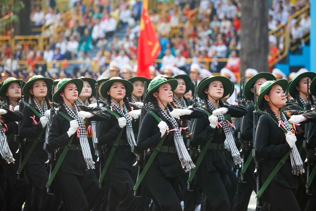 TOÀN CẢNH LỄ DIỄU BINH, DIỄU HÀNH KỶ NIỆM 50 NGÀY GIẢI PHÓNG MIỀN NAM, THỐNG NHẤT ĐẤT NƯỚC: HÀO HÙNG ĐI GIỮA LÒNG NHÂN DÂN- Ảnh 45.