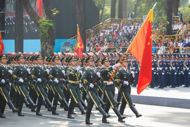 TOÀN CẢNH LỄ DIỄU BINH, DIỄU HÀNH KỶ NIỆM 50 NGÀY GIẢI PHÓNG MIỀN NAM, THỐNG NHẤT ĐẤT NƯỚC: HÀO HÙNG ĐI GIỮA LÒNG NHÂN DÂN- Ảnh 40.
