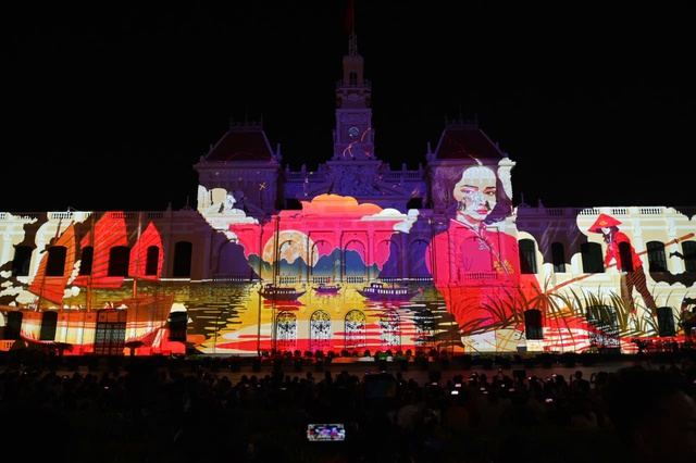 ĐẠI LỄ 30/4: Mãn nhãn màn trình diễn 3D mapping và pháo hoa nghệ thuật trên bầu trời TPHCM- Ảnh 5. ĐẠI LỄ 30/4: Mãn nhãn màn trình diễn 3D mapping và pháo hoa nghệ thuật trên bầu trời TPHCM- Ảnh 5.