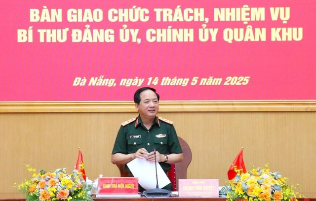 Bàn giao chức trách, nhiệm vụ Bí thư Đảng ủy, Chính ủy Quân khu 5- Ảnh 3. Bàn giao chức trách, nhiệm vụ Bí thư Đảng ủy, Chính ủy Quân khu 5- Ảnh 3.