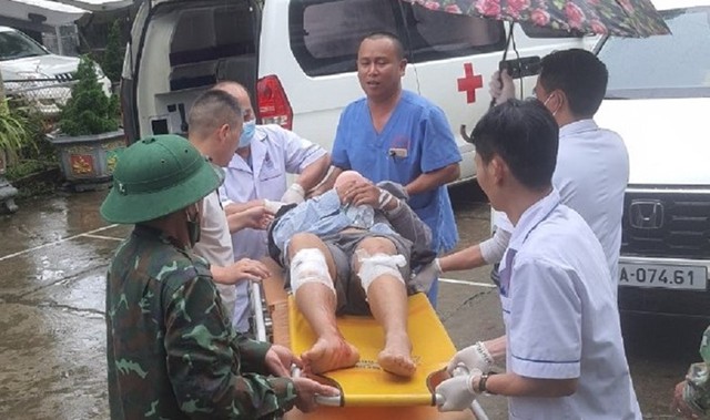 THỦ TƯỚNG: KHẨN TRƯƠNG TÌM KIẾM, CỨU NẠN, KHẮC PHỤC HẬU QUẢ, ĐIỀU TRA NGUYÊN NHÂN VỤ SẠT LỞ LÀM 5 MẤT TÍCH, 4 NGƯỜI BỊ THƯƠNG- Ảnh 11. THỦ TƯỚNG: KHẨN TRƯƠNG TÌM KIẾM, CỨU NẠN, KHẮC PHỤC HẬU QUẢ, ĐIỀU TRA NGUYÊN NHÂN VỤ SẠT LỞ LÀM 5 MẤT TÍCH, 4 NGƯỜI BỊ THƯƠNG- Ảnh 11.