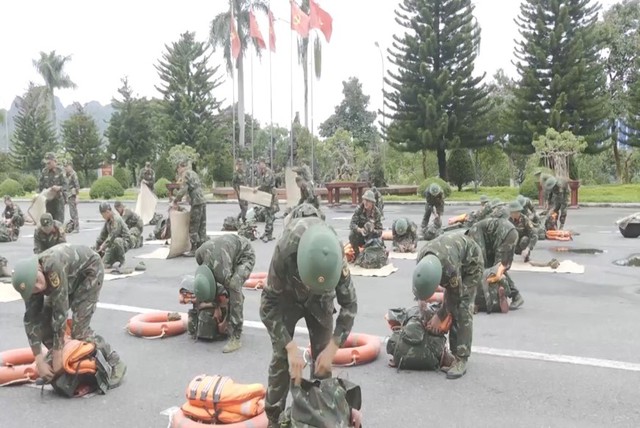 THỦ TƯỚNG: KHẨN TRƯƠNG TÌM KIẾM, CỨU NẠN, KHẮC PHỤC HẬU QUẢ, ĐIỀU TRA NGUYÊN NHÂN VỤ SẠT LỞ LÀM 5 MẤT TÍCH, 4 NGƯỜI BỊ THƯƠNG- Ảnh 10. THỦ TƯỚNG: KHẨN TRƯƠNG TÌM KIẾM, CỨU NẠN, KHẮC PHỤC HẬU QUẢ, ĐIỀU TRA NGUYÊN NHÂN VỤ SẠT LỞ LÀM 5 MẤT TÍCH, 4 NGƯỜI BỊ THƯƠNG- Ảnh 10.