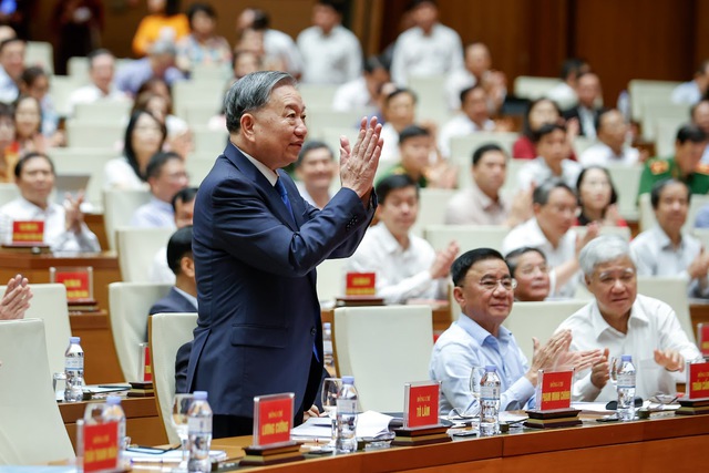 TỔNG BÍ THƯ TÔ LÂM: THẮP LÊN NGỌN LỬA ĐỔI MỚI - KHÁT VỌNG - HÀNH ĐỘNG, VÌ MỘT VIỆT NAM GIÀU MẠNH, PHỒN VINH, HÙNG CƯỜNG- Ảnh 3. TỔNG BÍ THƯ TÔ LÂM: THẮP LÊN NGỌN LỬA ĐỔI MỚI - KHÁT VỌNG - HÀNH ĐỘNG, VÌ MỘT VIỆT NAM GIÀU MẠNH, PHỒN VINH, HÙNG CƯỜNG- Ảnh 3.