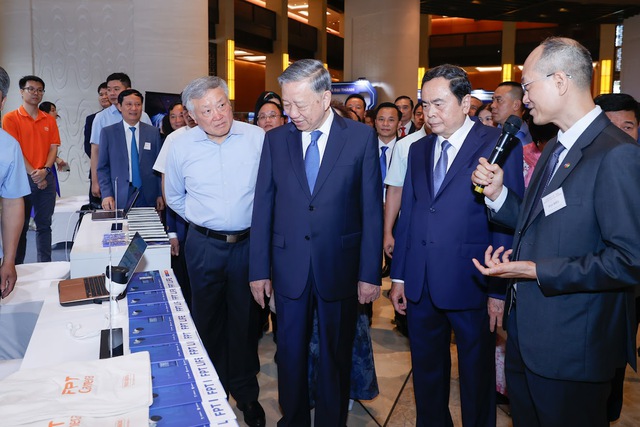 TỔNG THUẬT: HỘI NGHỊ TOÀN QUỐC TRIỂN KHAI NGHỊ QUYẾT 66-NQ/TW VÀ NGHỊ QUYẾT 68-NQ/TW CỦA BỘ CHÍNH TRỊ- Ảnh 33. TỔNG THUẬT: HỘI NGHỊ TOÀN QUỐC TRIỂN KHAI NGHỊ QUYẾT 66-NQ/TW VÀ NGHỊ QUYẾT 68-NQ/TW CỦA BỘ CHÍNH TRỊ- Ảnh 33.