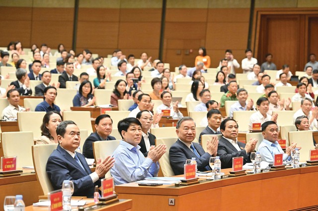 TỔNG THUẬT: HỘI NGHỊ TOÀN QUỐC TRIỂN KHAI NGHỊ QUYẾT 66-NQ/TW VÀ NGHỊ QUYẾT 68-NQ/TW CỦA BỘ CHÍNH TRỊ- Ảnh 3. TỔNG THUẬT: HỘI NGHỊ TOÀN QUỐC TRIỂN KHAI NGHỊ QUYẾT 66-NQ/TW VÀ NGHỊ QUYẾT 68-NQ/TW CỦA BỘ CHÍNH TRỊ- Ảnh 3.