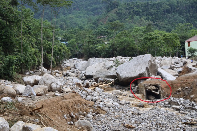 KHẨN CẤP di dân ra khỏi khu vực nguy hiểm; HỎA TỐC ứng phó mưa lớn, lũ quét, sạt lở đất- Ảnh 1. KHẨN CẤP di dân ra khỏi khu vực nguy hiểm; HỎA TỐC ứng phó mưa lớn, lũ quét, sạt lở đất- Ảnh 1.