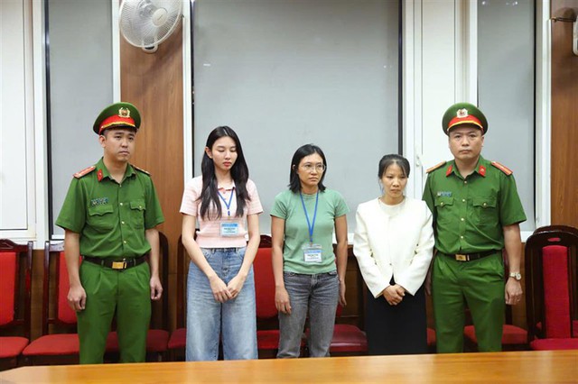 Khởi tố Nguyễn Thúc Thùy Tiên cùng 4 đồng phạm- Ảnh 1. Khởi tố Nguyễn Thúc Thùy Tiên cùng 4 đồng phạm- Ảnh 1.