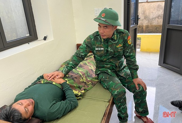 Chìm tàu ở Hà Tĩnh: Cứu hộ thành công toàn bộ thuyền viên gặp nạn- Ảnh 9.