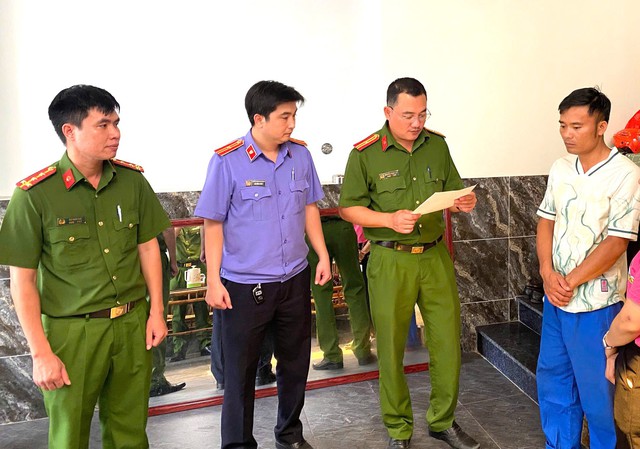Khởi tố, bắt tạm giam Chủ tịch phường cùng 4 cán bộ quản lý đô thị...- Ảnh 4.