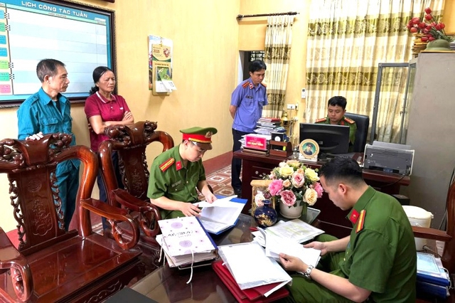 Khởi tố Bí thư, Chủ tịch phường, cán bộ quản lý đô thị, văn phòng, kế toán UBND phường...- Ảnh 11.