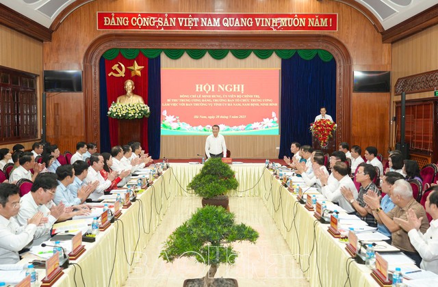 Đề nghị hướng dẫn cụ thể sắp xếp cán bộ cấp xã; sắp xếp MTTQ và các tổ chức CTXH- Ảnh 1. Đề nghị hướng dẫn cụ thể sắp xếp cán bộ cấp xã; sắp xếp MTTQ và các tổ chức CTXH- Ảnh 1.