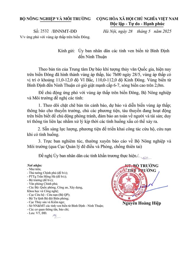 Chủ động ứng phó với vùng ÁP THẤP TRÊN BIỂN ĐÔNG- Ảnh 1. Chủ động ứng phó với vùng ÁP THẤP TRÊN BIỂN ĐÔNG- Ảnh 1.