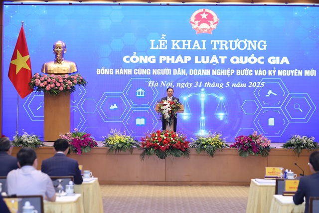 TỔNG THUẬT: THỦ TƯỚNG TỌA ĐÀM VỚI DOANH NGHIỆP VỀ PHÁT TRIỂN KINH TẾ TƯ NHÂN- Ảnh 5. TỔNG THUẬT: THỦ TƯỚNG TỌA ĐÀM VỚI DOANH NGHIỆP VỀ PHÁT TRIỂN KINH TẾ TƯ NHÂN- Ảnh 5.