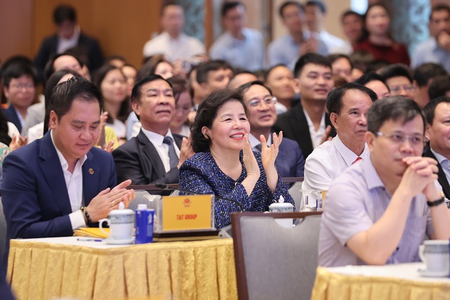 TỔNG THUẬT: THỦ TƯỚNG TỌA ĐÀM VỚI DOANH NGHIỆP VỀ PHÁT TRIỂN KINH TẾ TƯ NHÂN- Ảnh 13. TỔNG THUẬT: THỦ TƯỚNG TỌA ĐÀM VỚI DOANH NGHIỆP VỀ PHÁT TRIỂN KINH TẾ TƯ NHÂN- Ảnh 13.
