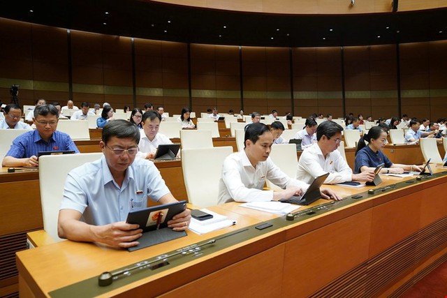 Sửa đổi, bổ sung Hiến pháp: Làm rõ hơn vai trò của MTTQ và Công đoàn Việt Nam; đề xuất chỉ định nhân sự lãnh đạo HĐND, UBND trong năm 2025- Ảnh 3. Sửa đổi, bổ sung Hiến pháp: Làm rõ hơn vai trò của MTTQ và Công đoàn Việt Nam; đề xuất chỉ định nhân sự lãnh đạo HĐND, UBND trong năm 2025- Ảnh 3.