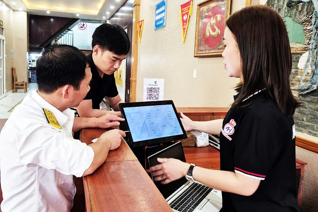 Thành lập ngay các Tổ thường trực triển khai hóa đơn điện tử khởi tạo từ máy tính tiền, hỗ trợ người nộp thuế kể cả ngày nghỉ- Ảnh 1. Thành lập ngay các Tổ thường trực triển khai hóa đơn điện tử khởi tạo từ máy tính tiền, hỗ trợ người nộp thuế kể cả ngày nghỉ- Ảnh 1.