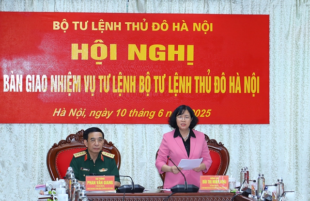 Bàn giao nhiệm vụ Tư lệnh Bộ Tư lệnh Thủ đô Hà Nội- Ảnh 5. Bàn giao nhiệm vụ Tư lệnh Bộ Tư lệnh Thủ đô Hà Nội- Ảnh 5.